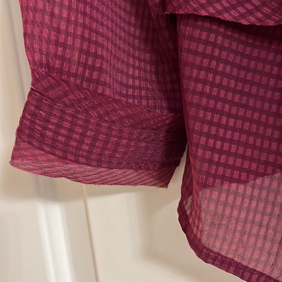 HD in Paris sheer blouse. Size 2. Fits like a small / med - Picture 3 of 4